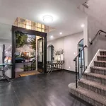 Wilshire Crest Hotel